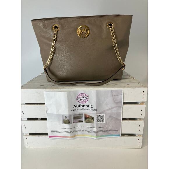 MICHAEL KORS, LARGE TAUPE, GRAY PEBBLED LEATHER SHOULDER BAG - Picture 2 of 16